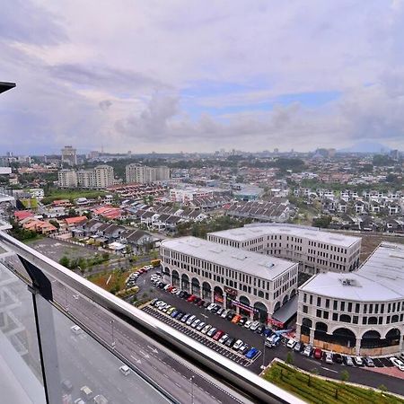 Lovely Vivamall City View With 2 Card Lv12 Kuching Luaran gambar