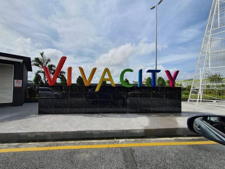 Lovely Vivamall City View With 2 Card Lv12 Kuching Luaran gambar
