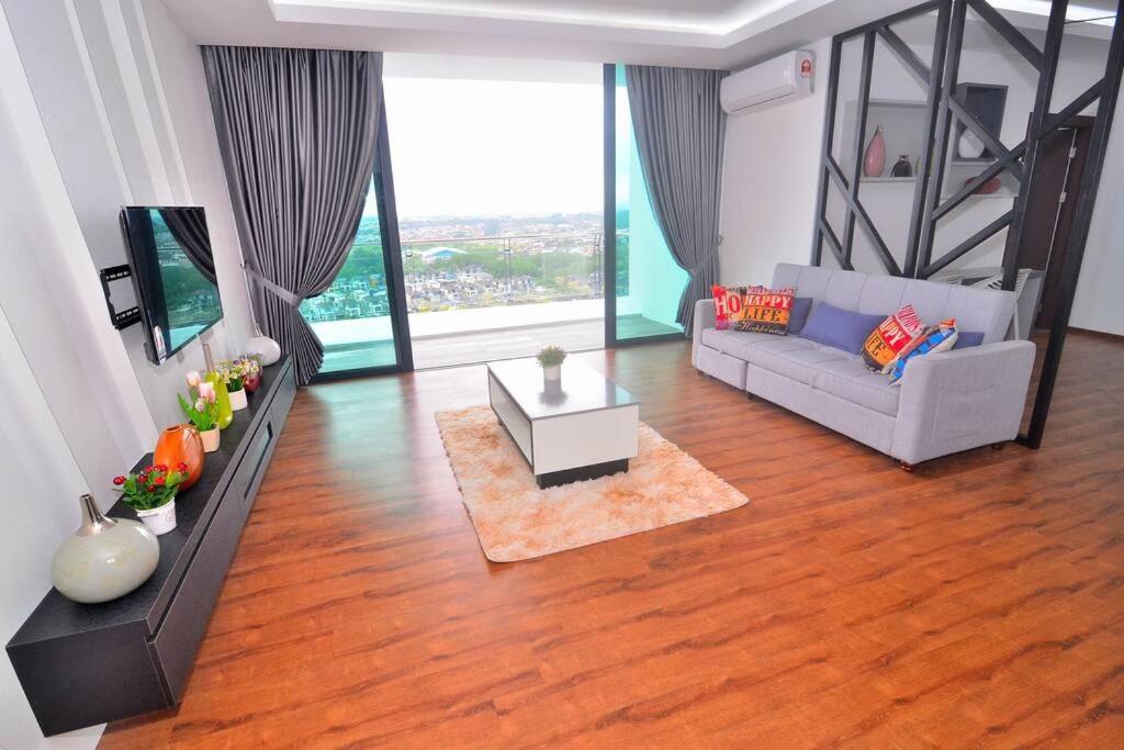 Lovely Vivamall City View With 2 Card Lv12 Kuching Luaran gambar