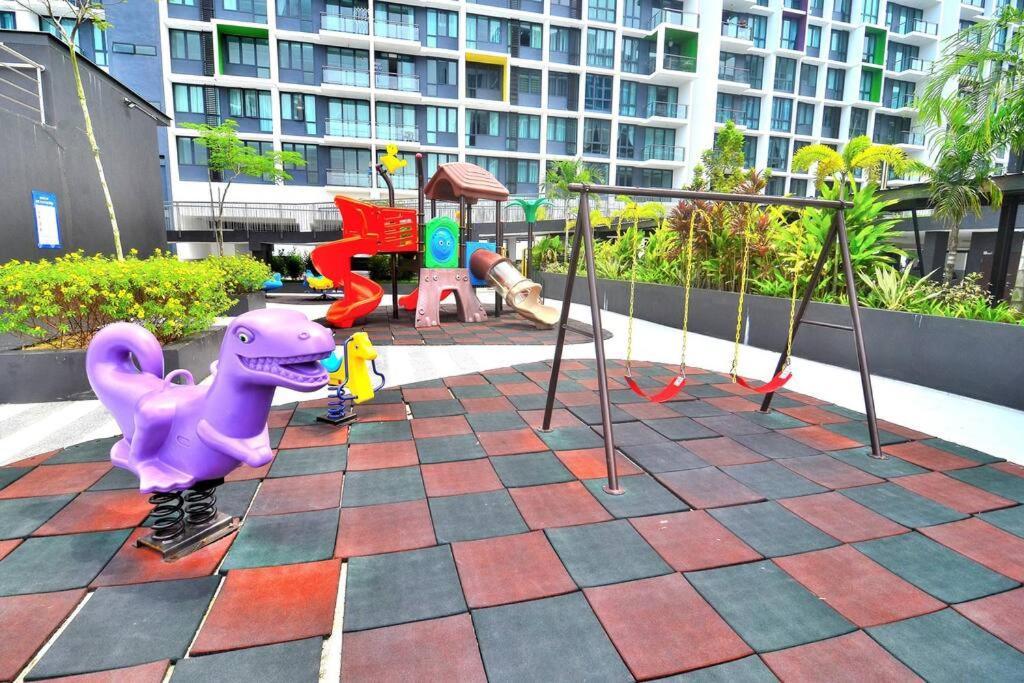 Lovely Vivamall City View With 2 Card Lv12 Kuching Luaran gambar